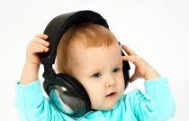 10 cách rèn trí thông minh cho bé bằng âm nhạc